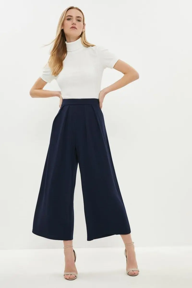 Áo phông với quần ống rộng/ culottes