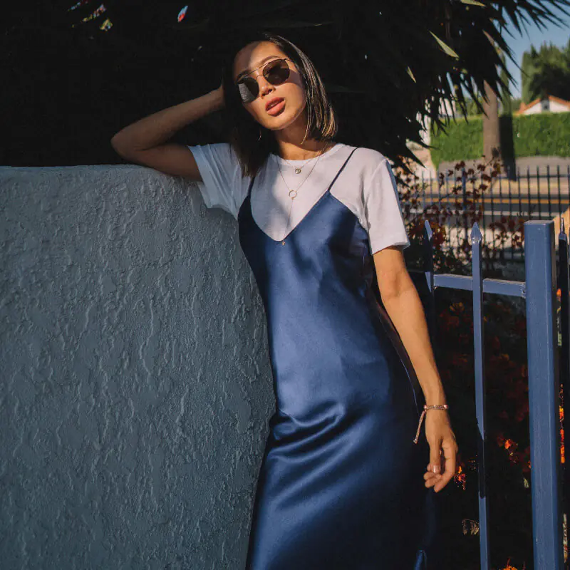Mặc Áo Phông Trắng Cùng Slip Dress