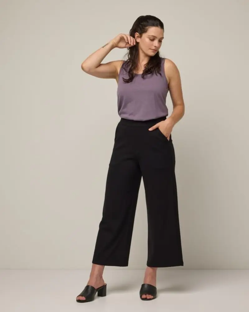 Áo Tím Với Quần Culottes Màu Đen
