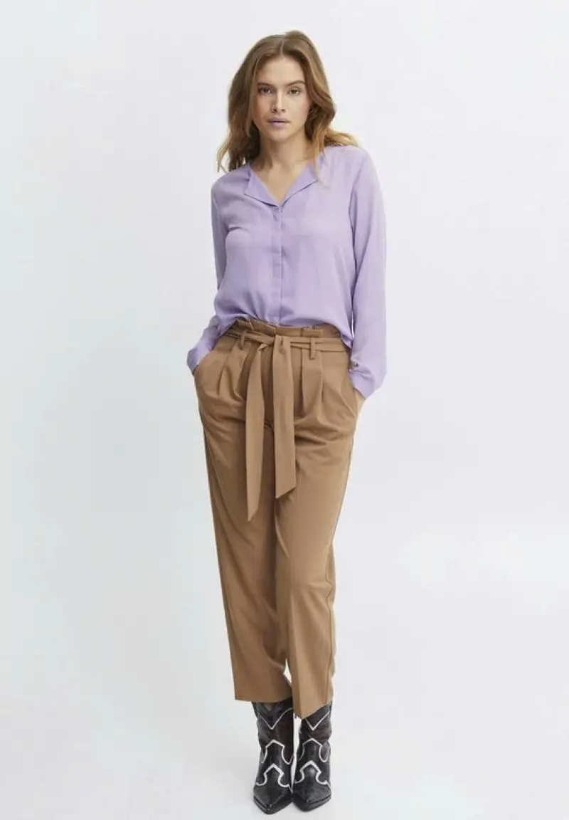 Áo Tím Với Quần Baggy Màu Nude
