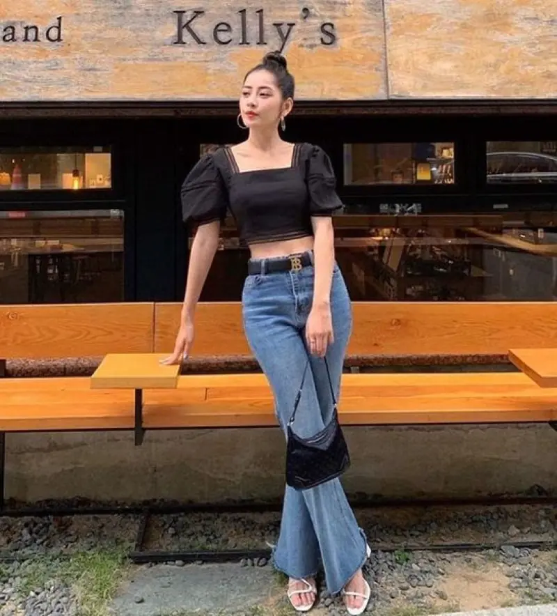 Áo tay phồng phối với quần jeans