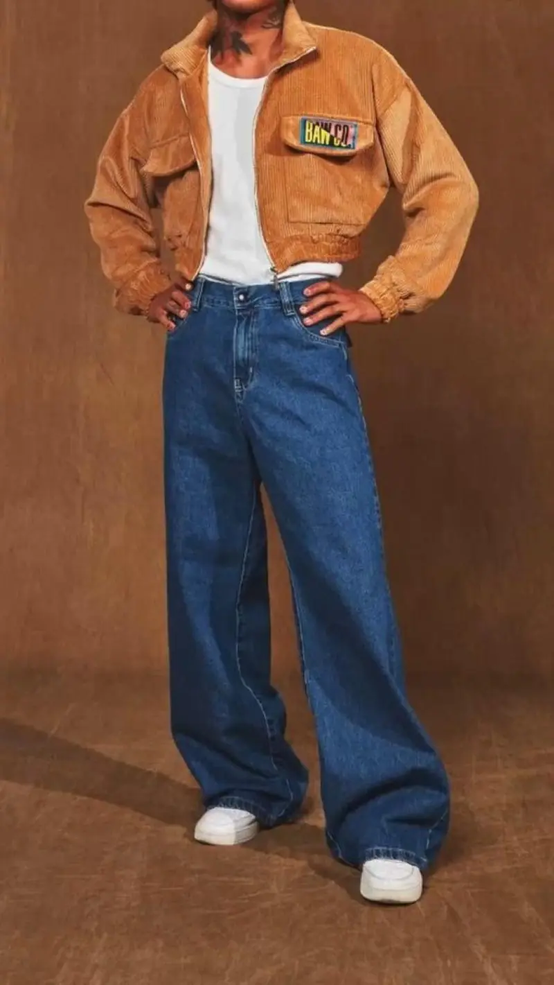 quan-jeans-ong-rong-phoi-voi-ao-gi-nam