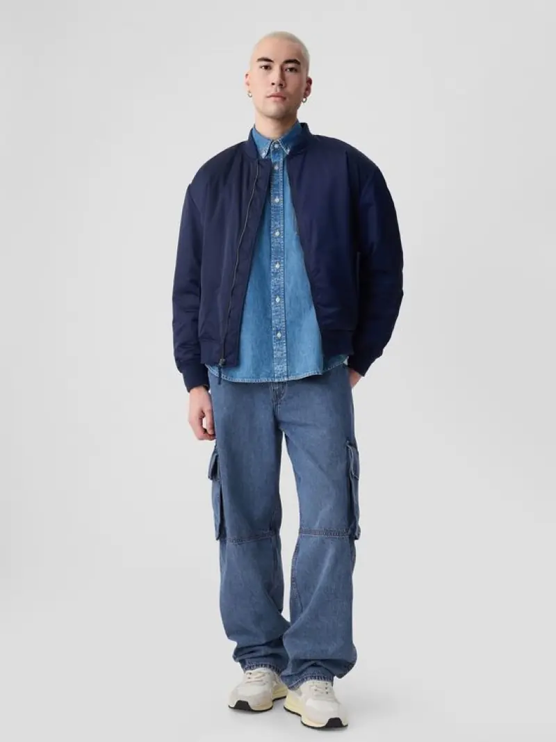 quan-jeans-ong-rong-phoi-voi-ao-gi-nam