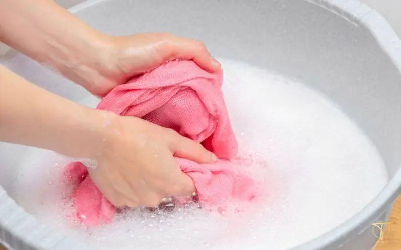 Cách bảo quản quần áo từ vải nỉ bông đúng cách