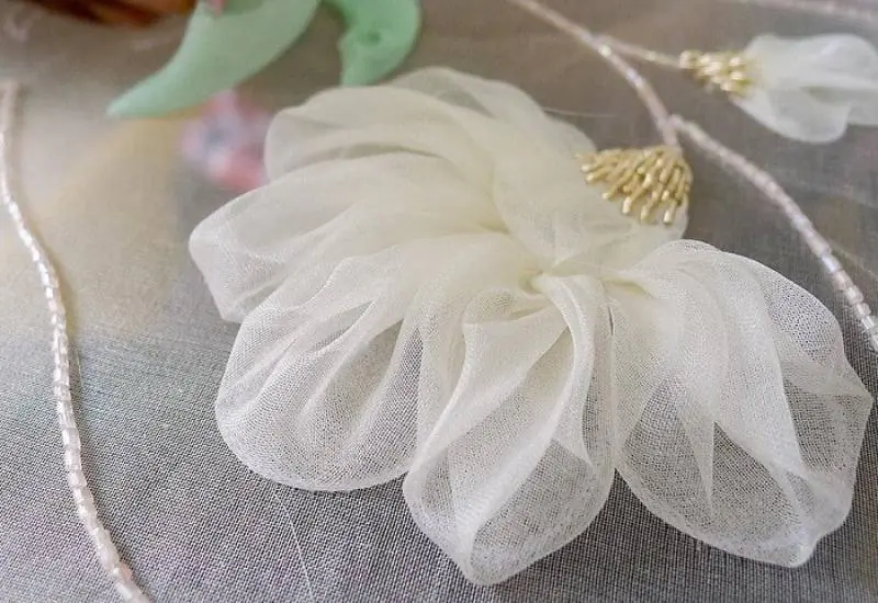 Cách bảo quản quần áo vải Organza