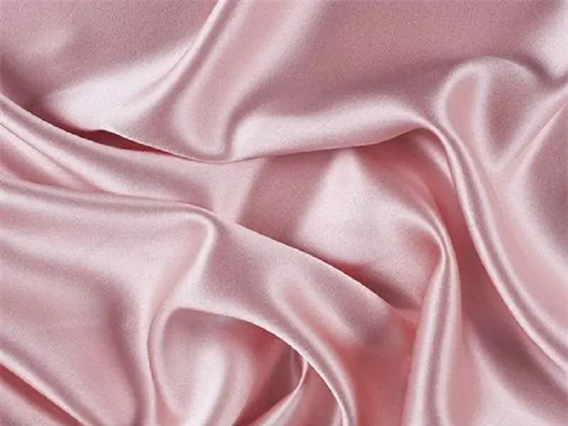 Chất Vải Satin Có Nóng Không?