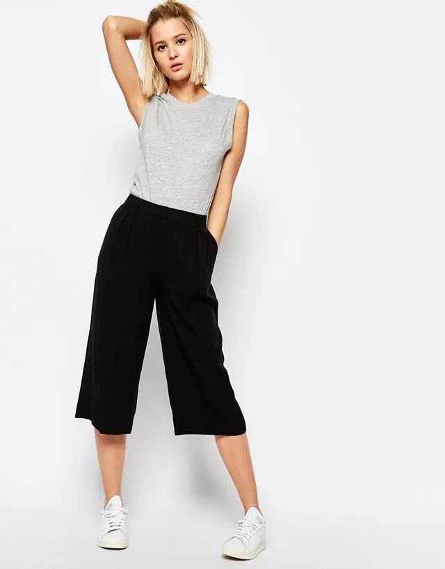 Phối áo tank top cùng quần culottes