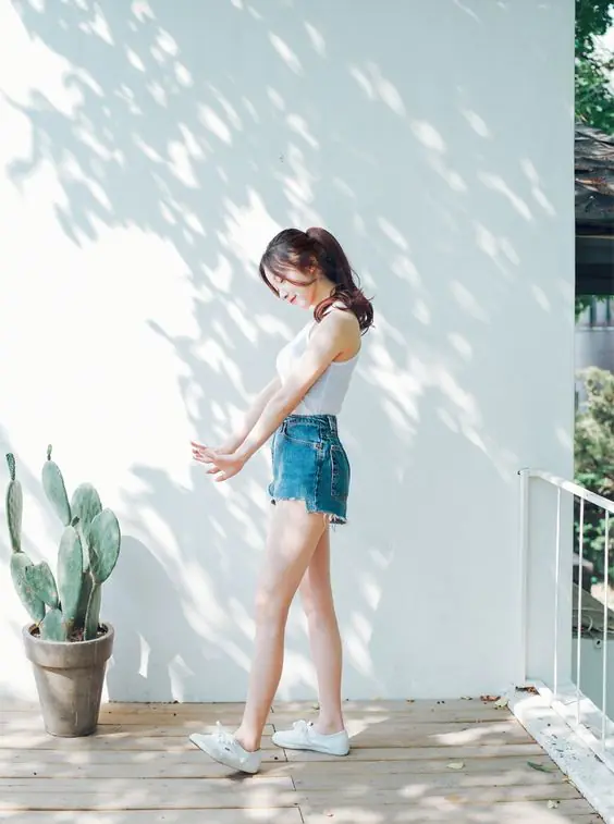 Mix áo tank top với quần short