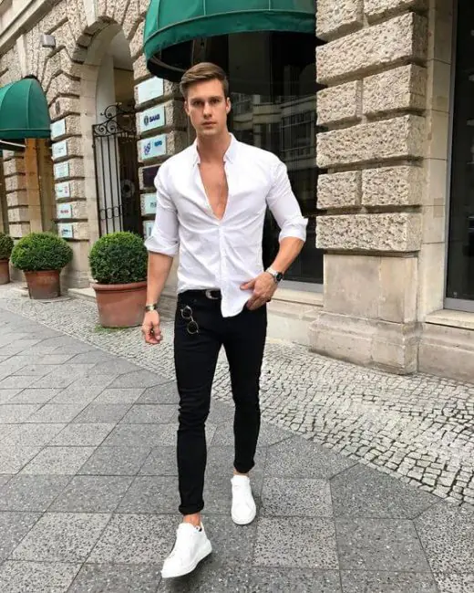mặc đẹp với áo sơ mi trắng khi mix với quần jeans