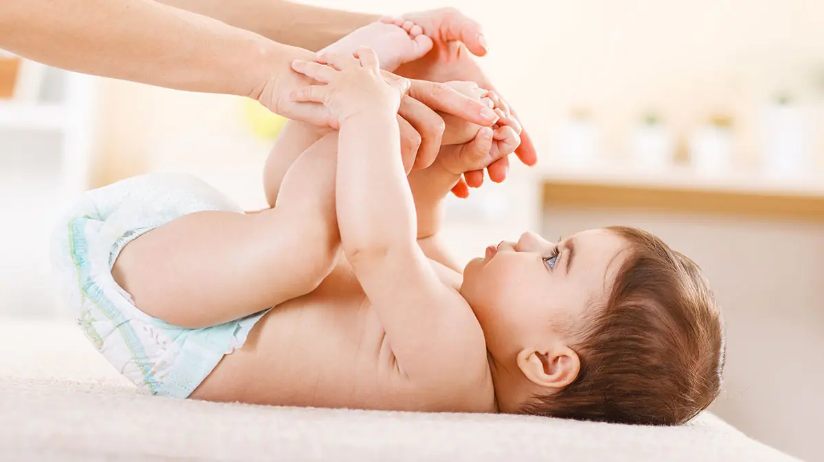 Cách loại bỏ một số vết bẩn trên quần áo trẻ sơ sinh