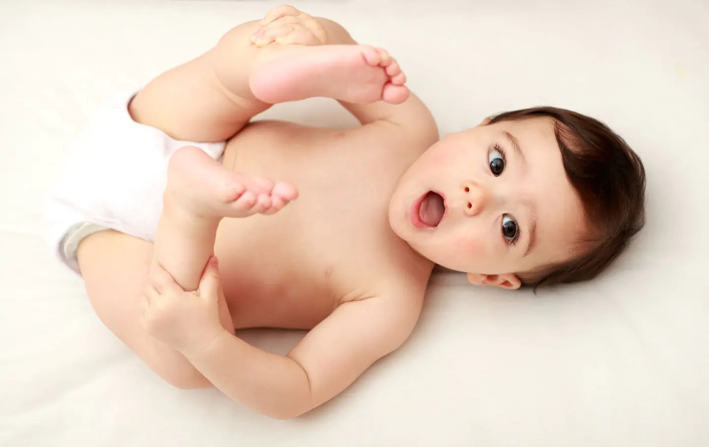 Liệu có nên cho bé sơ sinh mặc bodysuit?