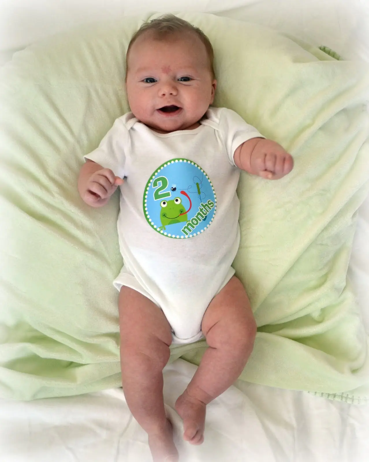 mặc bodysuit cho trẻ