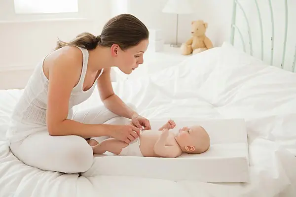 Những lưu ý khi mặc quần cho trẻ sơ sinh