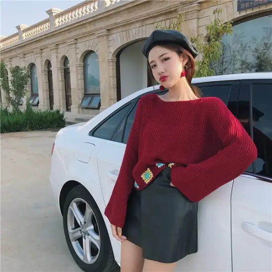 Phối áo cánh dơi cùng váy mini