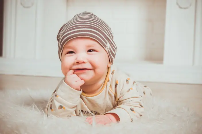 Đội mũ cho trẻ sơ sinh đúng cách