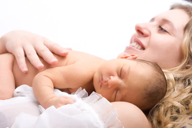 Đội mũ cho trẻ sơ sinh đúng cách