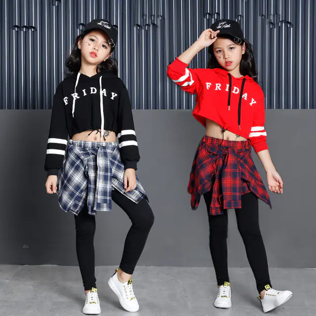 Phối đồ với áo hoodie bé gái