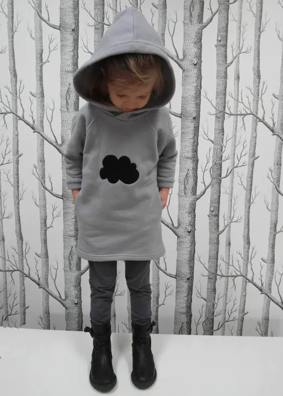 Phối đồ với áo hoodie bé gái