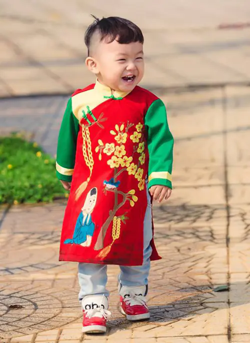 Áo dài cách tân không mấn cho bé trai