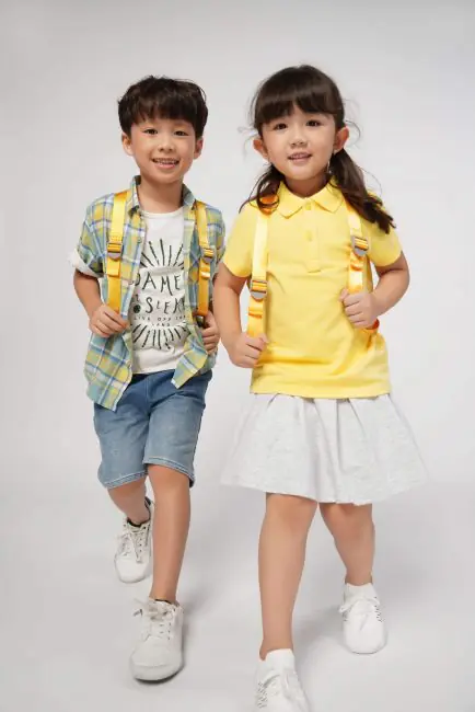 quần áo tới trường cho trẻ 